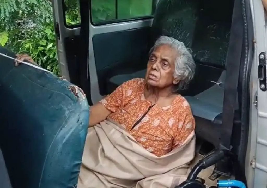 ಉಡುಪಿ: ಕಾರಿನಲ್ಲಿ ಕರೆತಂದು ತಾಯಿಯನ್ನು ರಸ್ತೆಯಲ್ಲೇ ಬಿಟ್ಟು ತೆರಳಿದ ಮಗ!! ದಿಕ್ಕು ತೋಚದೆ ಚಡಪಡಿಸಿದ 70 ವರ್ಷದ ವೃದ್ಧೆ