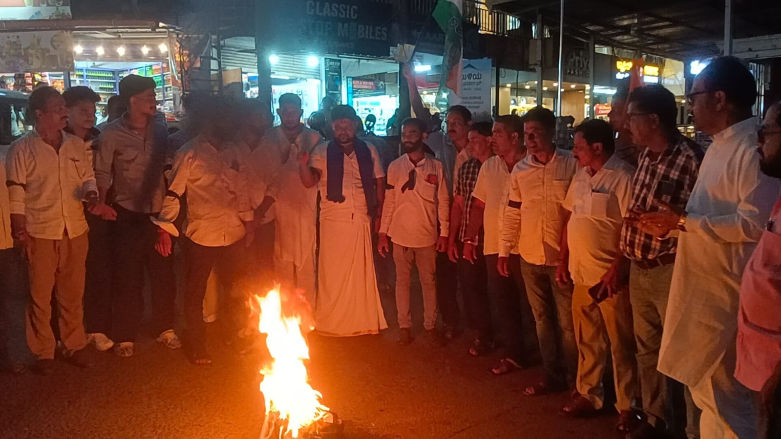 ಮುಖ್ಯ ಚುನಾವಣಾ ಆಯುಕ್ತ ಜ್ಞಾನೇಶ್ ಕುಮಾರ್ ಅವರನ್ನು ಖಂಡಿಸಿ ಪುತ್ತೂರು ಬ್ಲಾಕ್ ಕಾಂಗ್ರೆಸ್ ವತಿಯಿಂದ ಪ್ರತಿಭಟನೆ